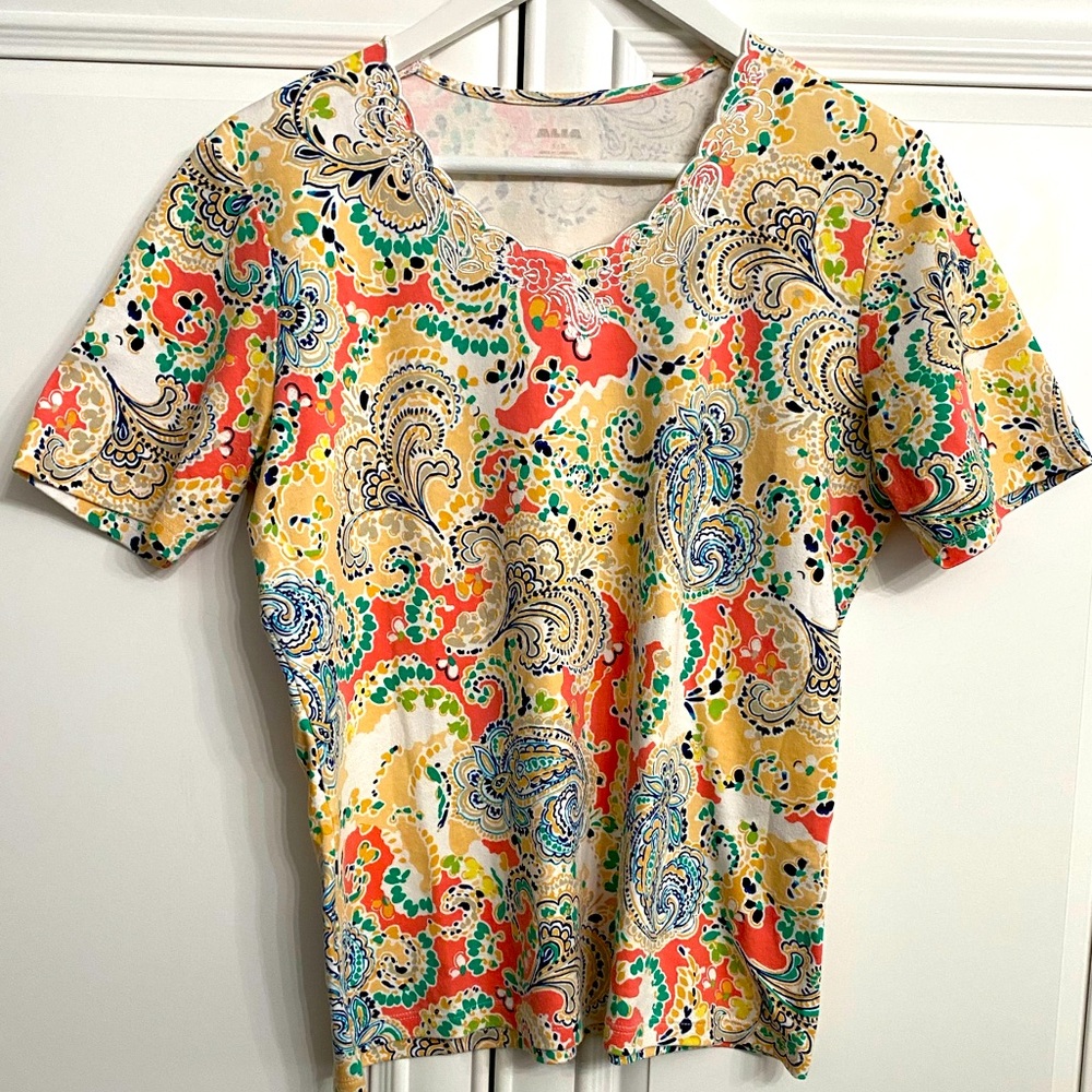 Alia Women’s Sz Small V-Neck Short Sleeve Colourful Paisley Women's T-Shirt